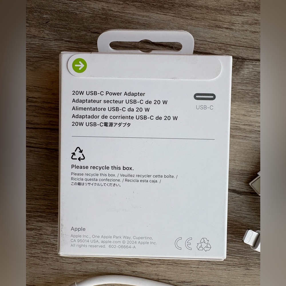 Apple USB-C 1 M Length Braided Cable + 20W USB-C Power Adapter - Picture 3 of 7
